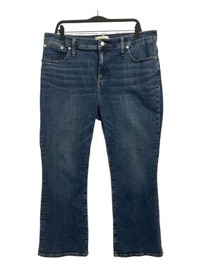 Madewell Jeans Women’s 32 Blue Mid Rise Kick Out Crop Stretch Denim NM243
